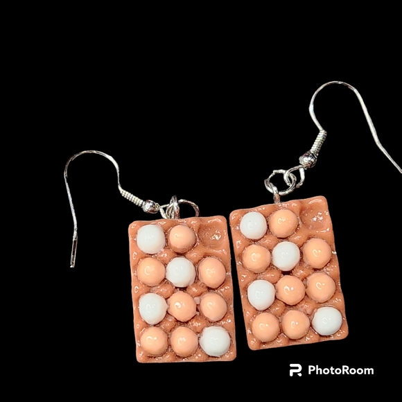 Carton Eggs Drop Earrings Resin 3D Eggs & Tray NWT - Picture 3 of 4